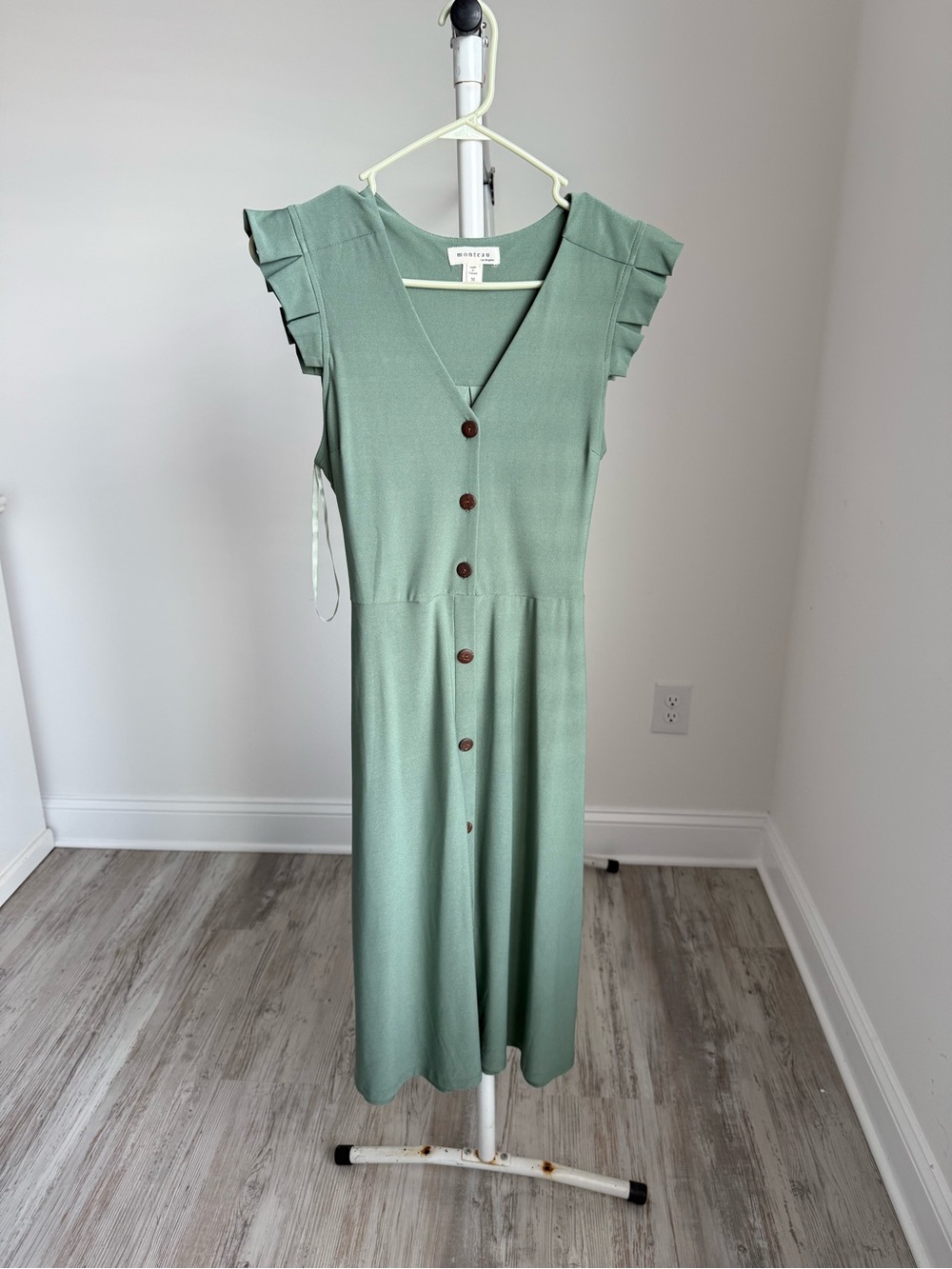Monteau Sage Green Button-Front Midi Dress